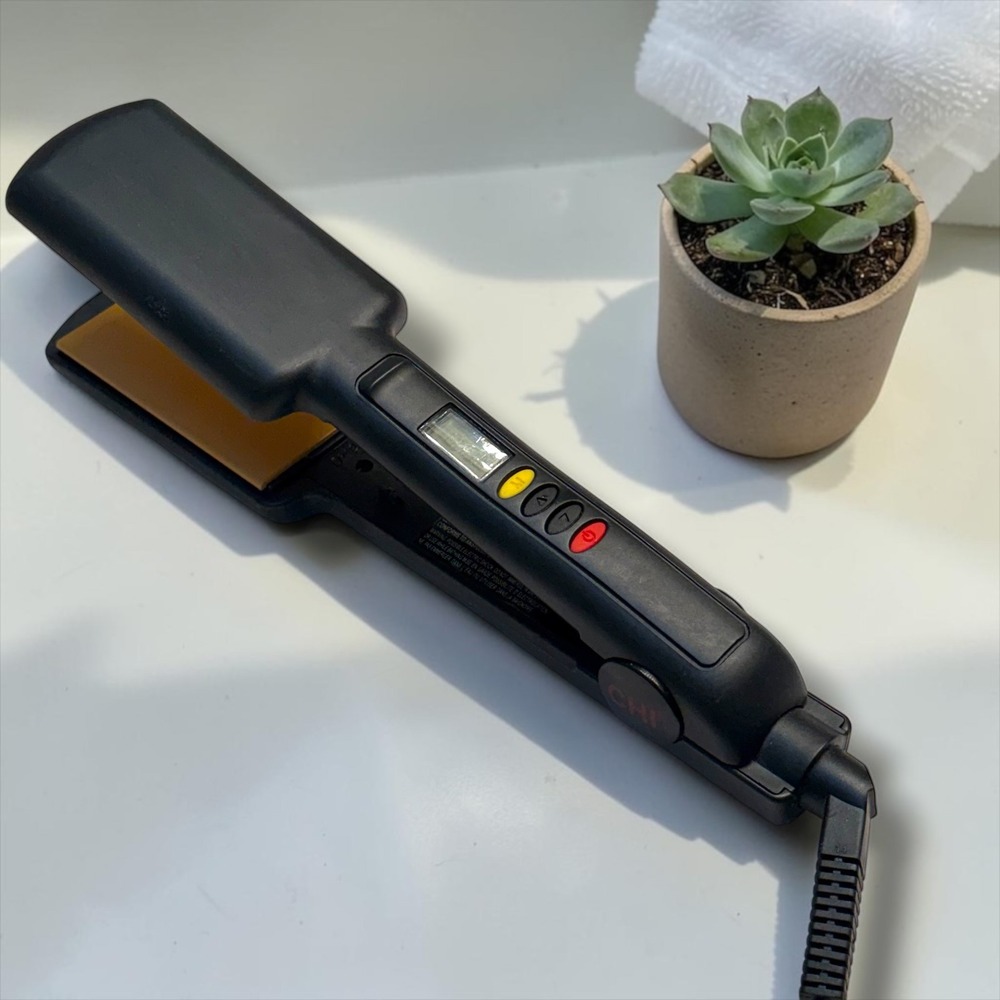 CHI G2 Ceramic and Titanium 1.25 Inch Straightening Iron Black GF1595A